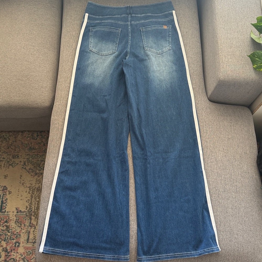 Halara Flex High Waisted Tummy Control Stripe Wide Leg Flowy Dark Wash Jeans - Picture 5 of 13